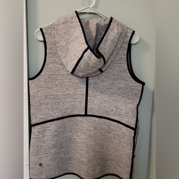 Lululemon reversible vest 10 - Picture 2 of 4